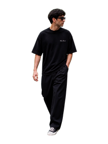 Wester Reserved Essential Tee — Siyah — manken görünümü