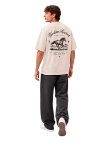 Wester Reserved Horse Back Tee — Krem — manken görünümü