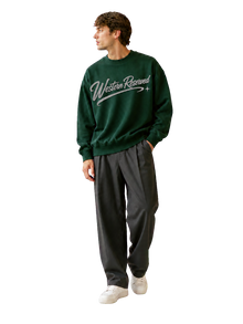 Wester Reserved Rhinestone Script Sweatshirt — Yeşil — manken görünümü