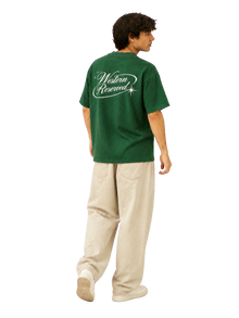 Wester Reserved Star Script Back Tee — Yeşil — manken görünümü