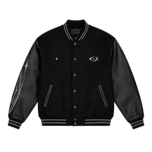 NIGHT ARC VARSITY JACKET 503 — Siyah şeffaf zeminli ürün ön görünümü